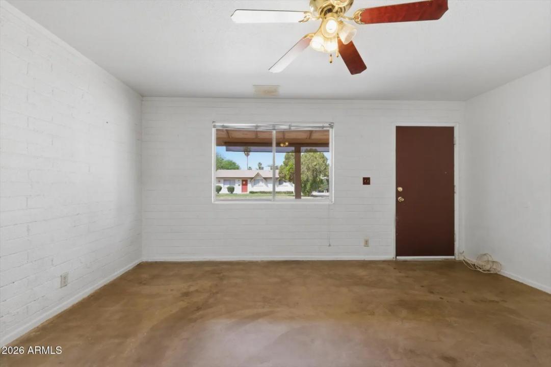 Real Estate Picture 4