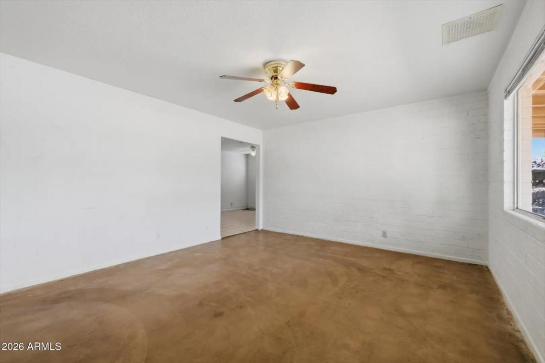 Real Estate Picture 5