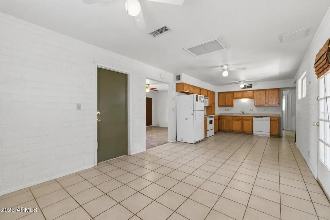 Real Estate Picture 9