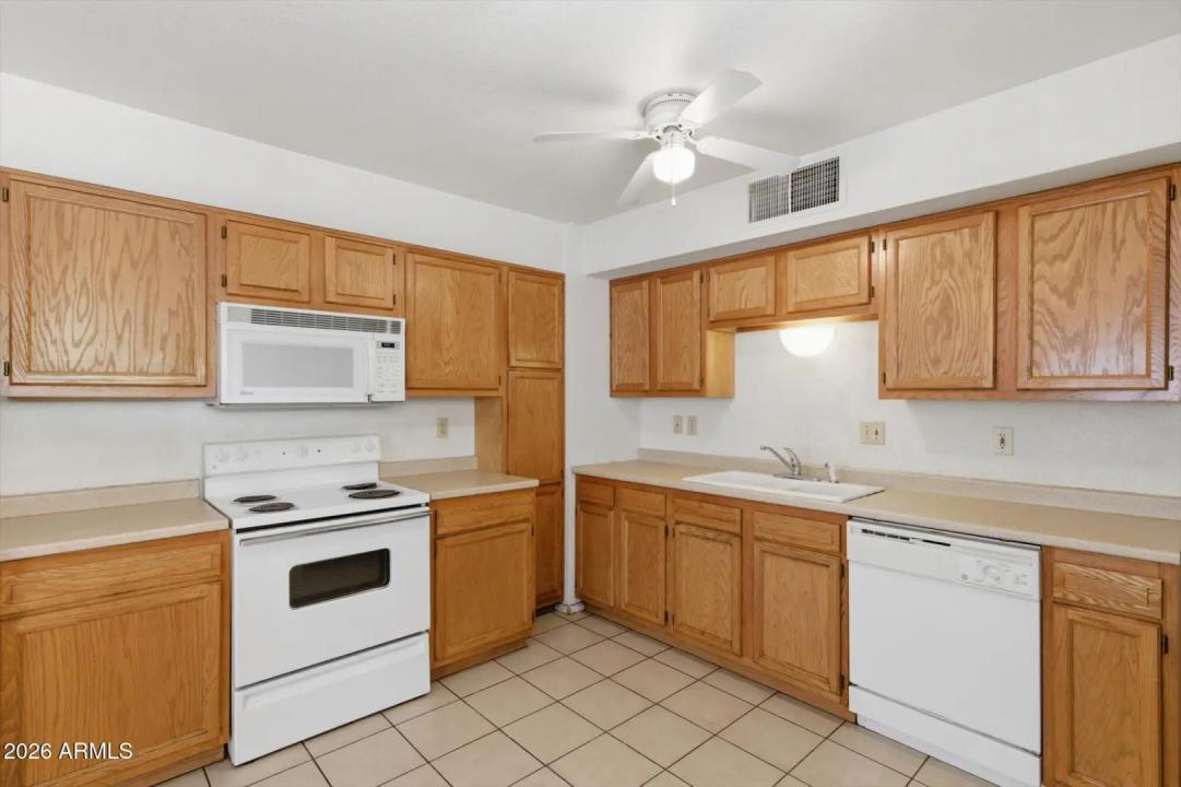 Real Estate Picture 11