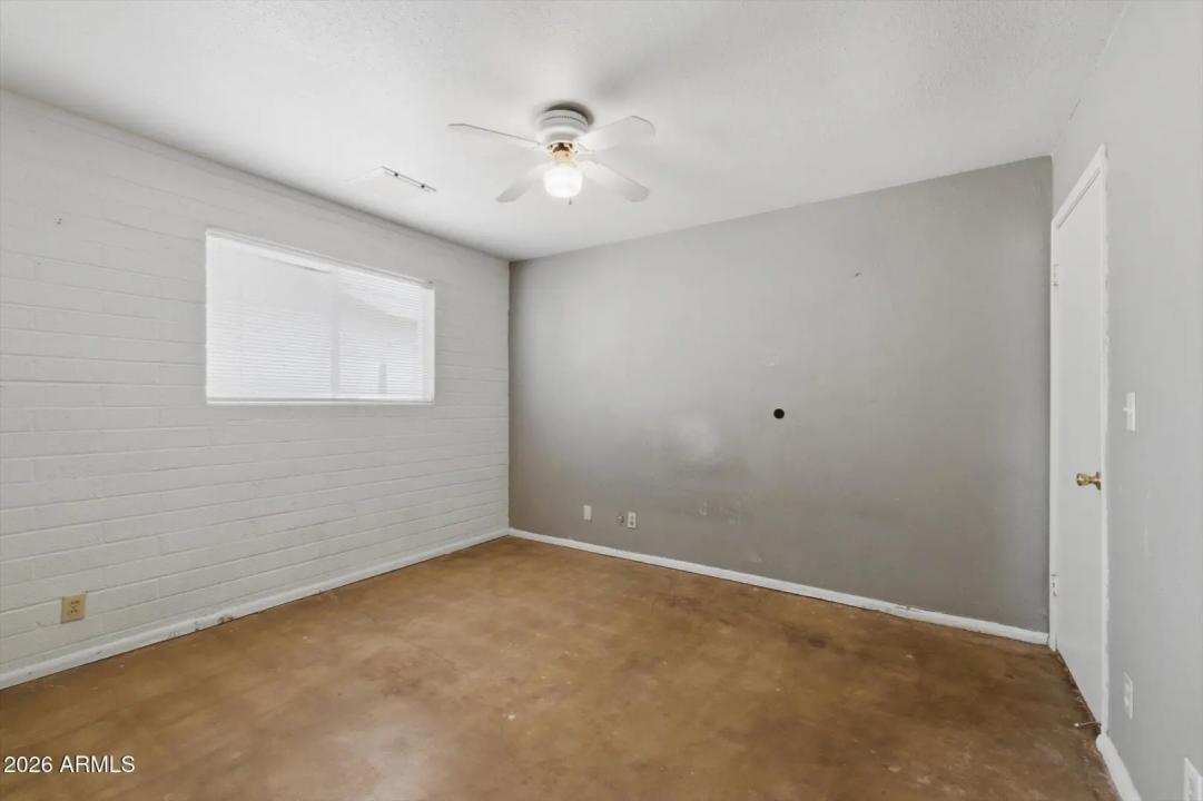 Real Estate Picture 14