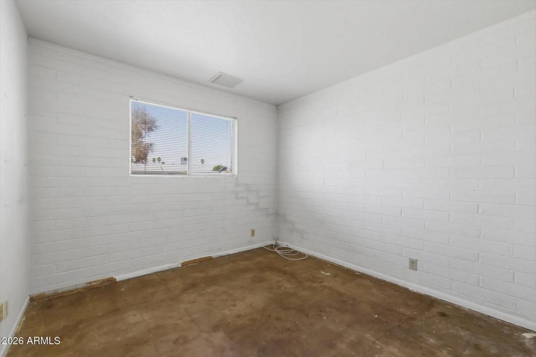 Real Estate Picture 17