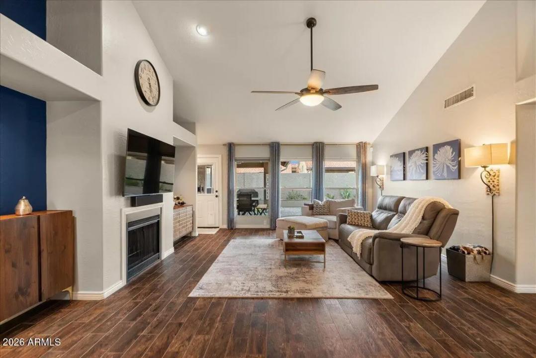 Real Estate Picture 14