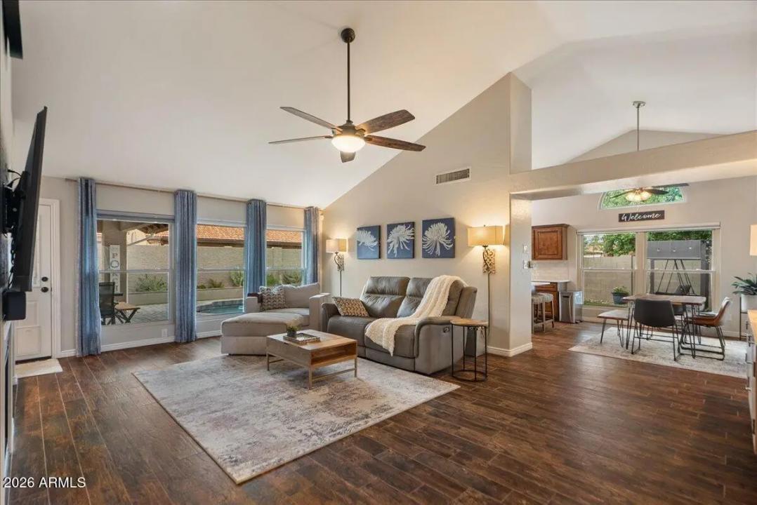 Real Estate Picture 18