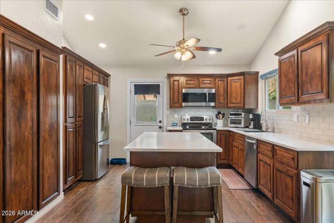 Real Estate Picture 23