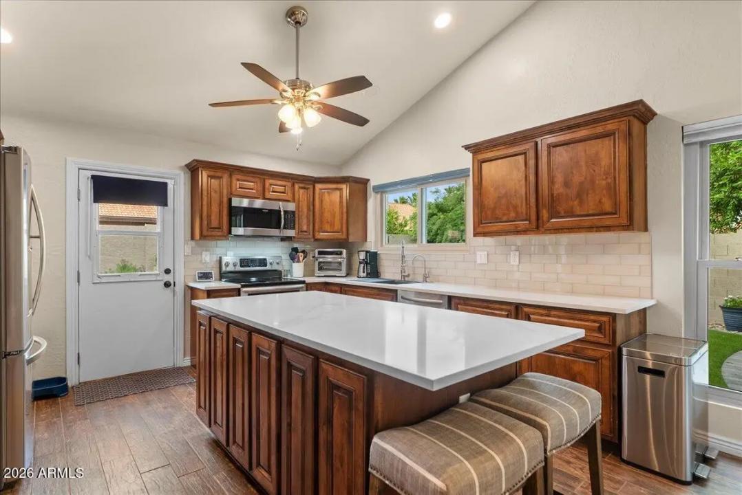 Real Estate Picture 24
