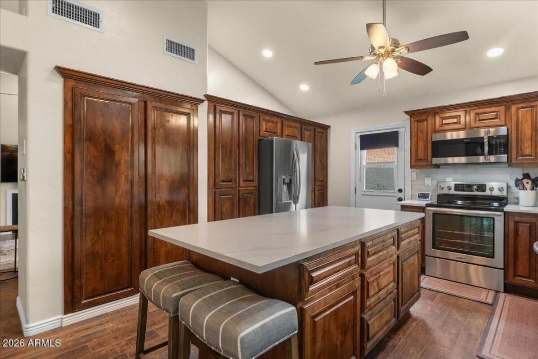 Real Estate Picture 25