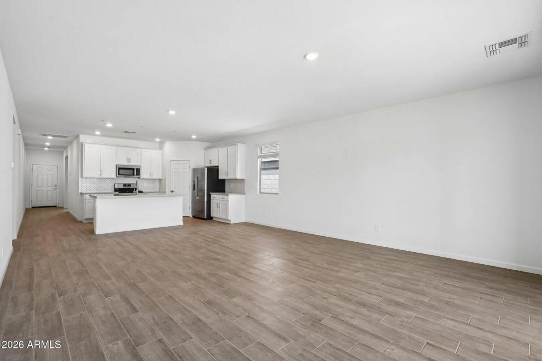 Real Estate Picture 5