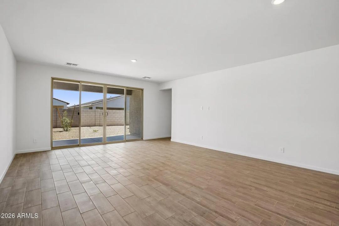 Real Estate Picture 7