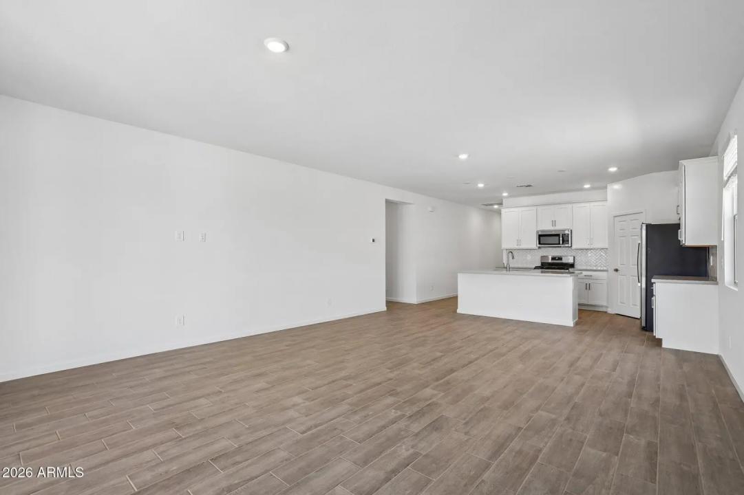 Real Estate Picture 8