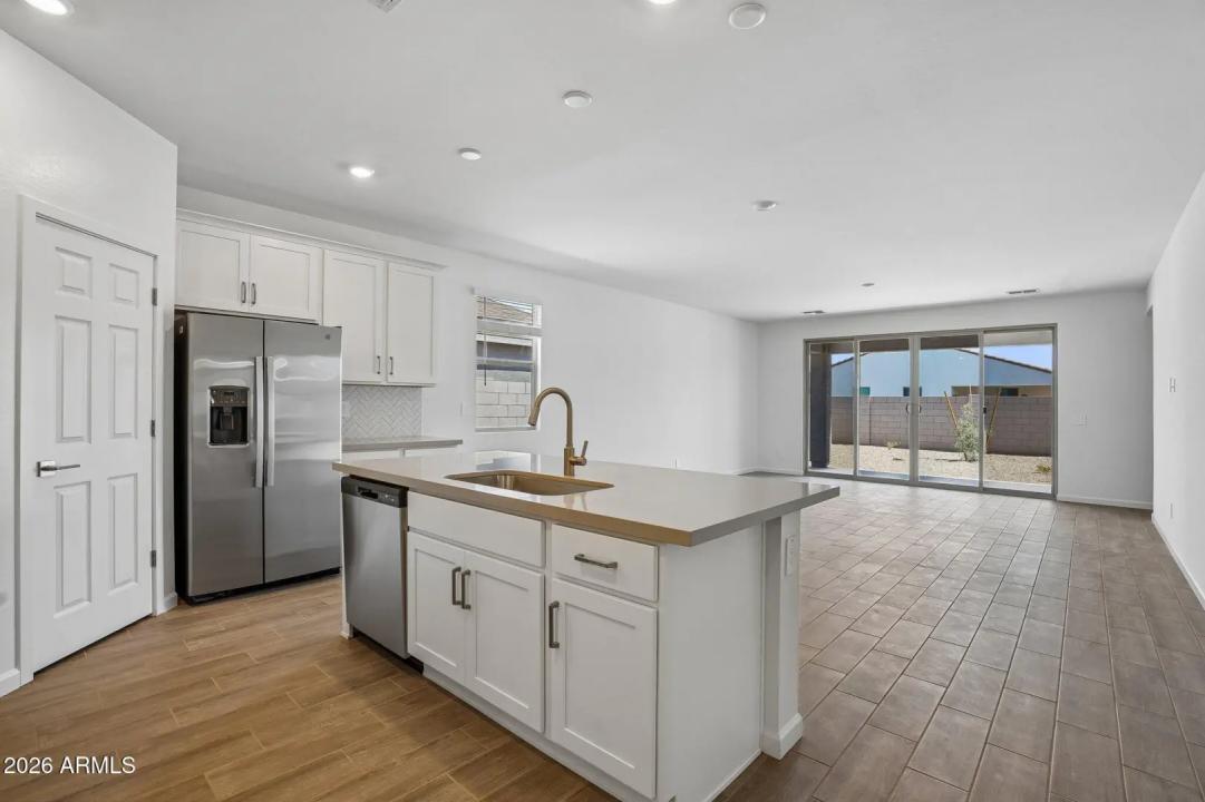 Real Estate Picture 9