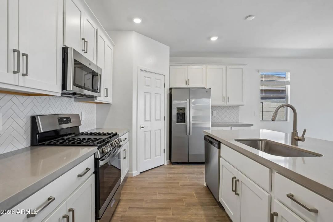 Real Estate Picture 10
