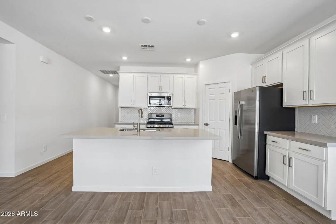 Real Estate Picture 12