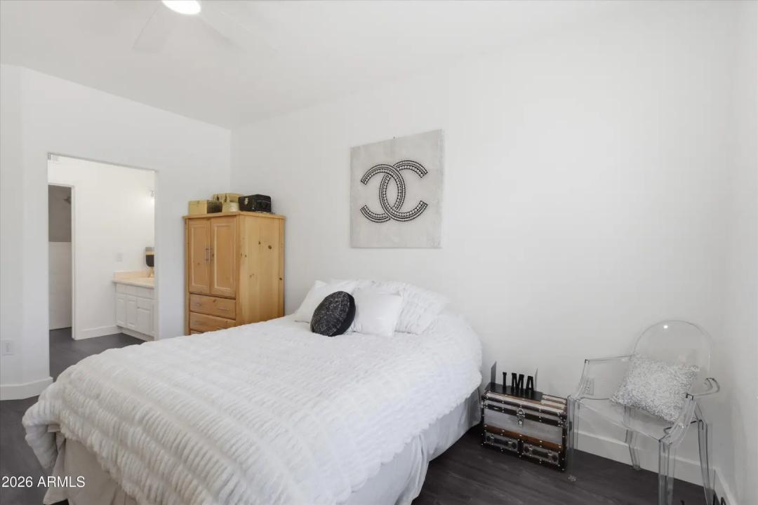 Real Estate Picture 18