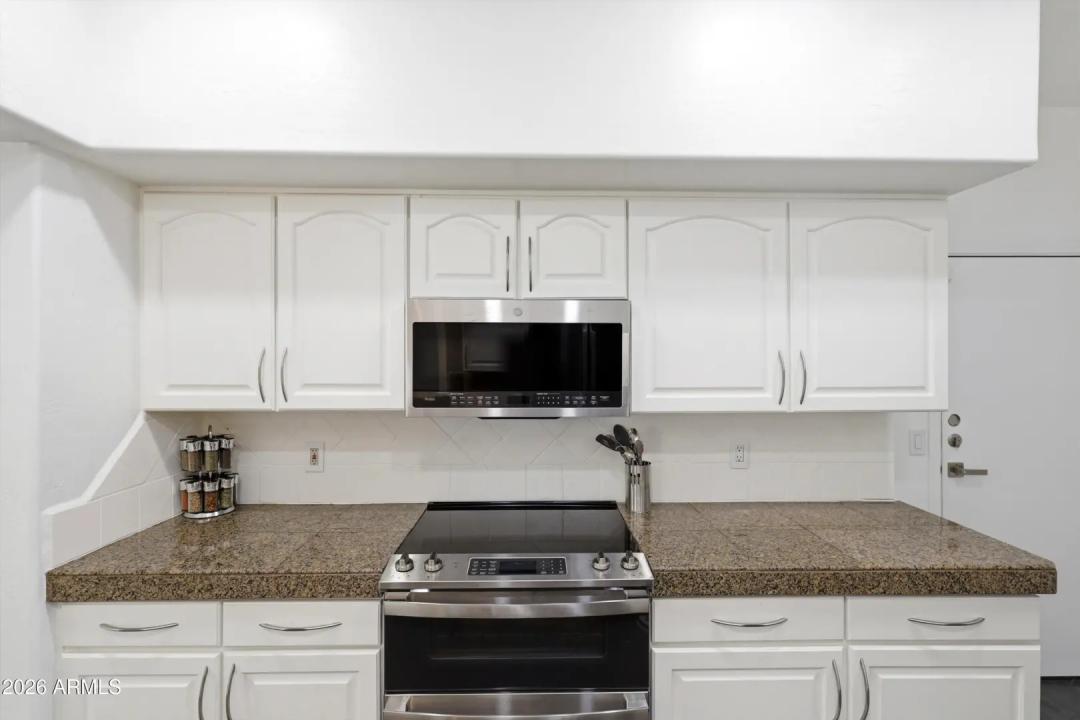 Real Estate Picture 17