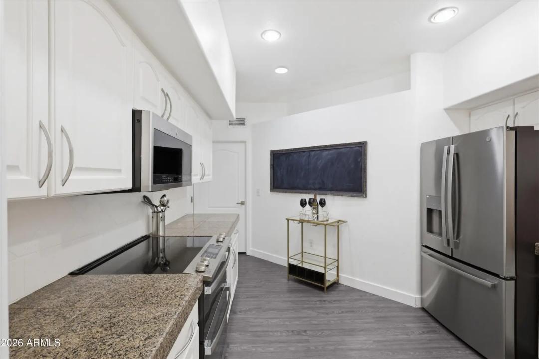 Real Estate Picture 15