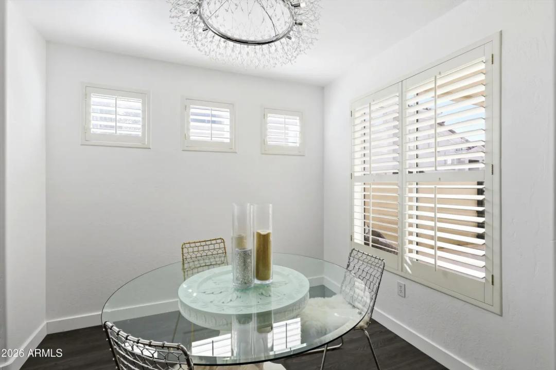 Real Estate Picture 12