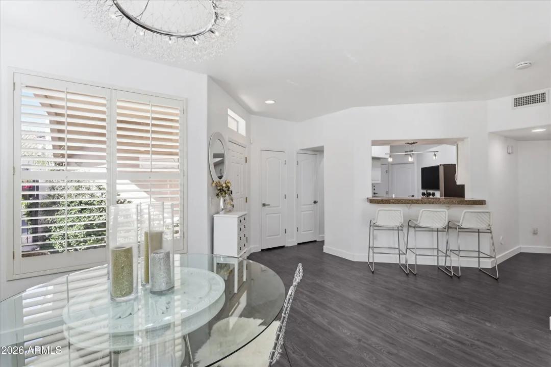 Real Estate Picture 11