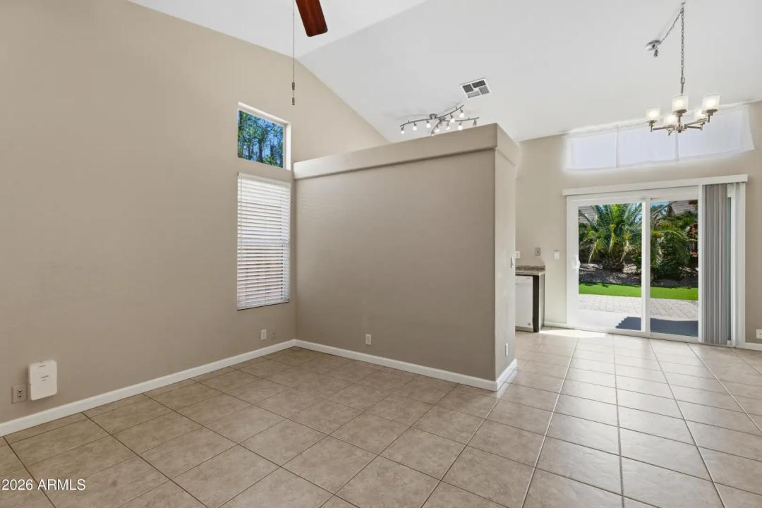 Real Estate Picture 11