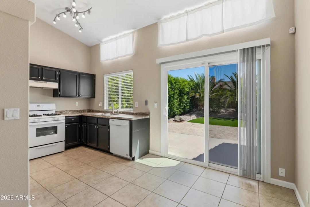 Real Estate Picture 14