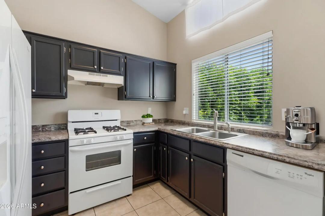 Real Estate Picture 3