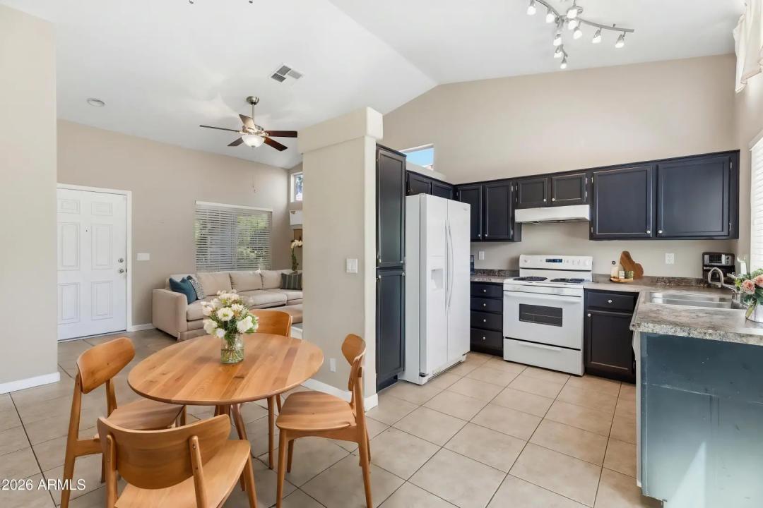 Real Estate Picture 4