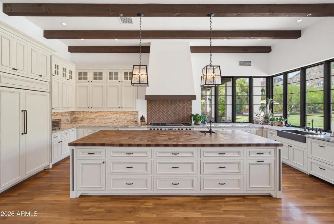Real Estate Picture 5