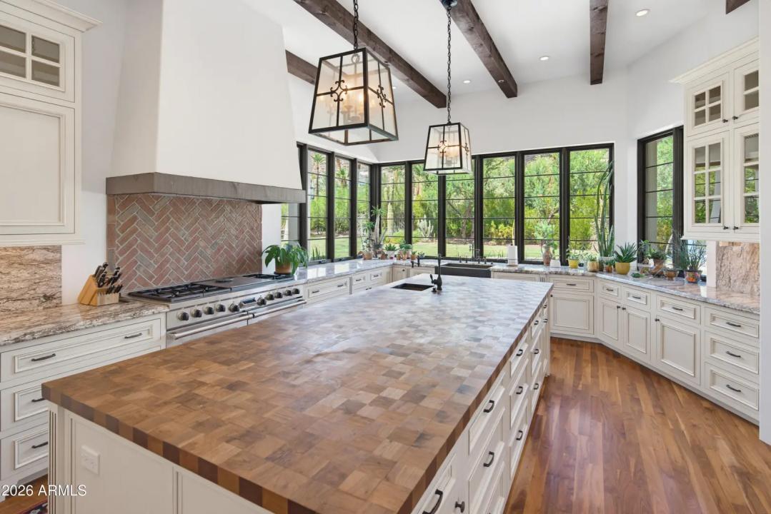 Real Estate Picture 6