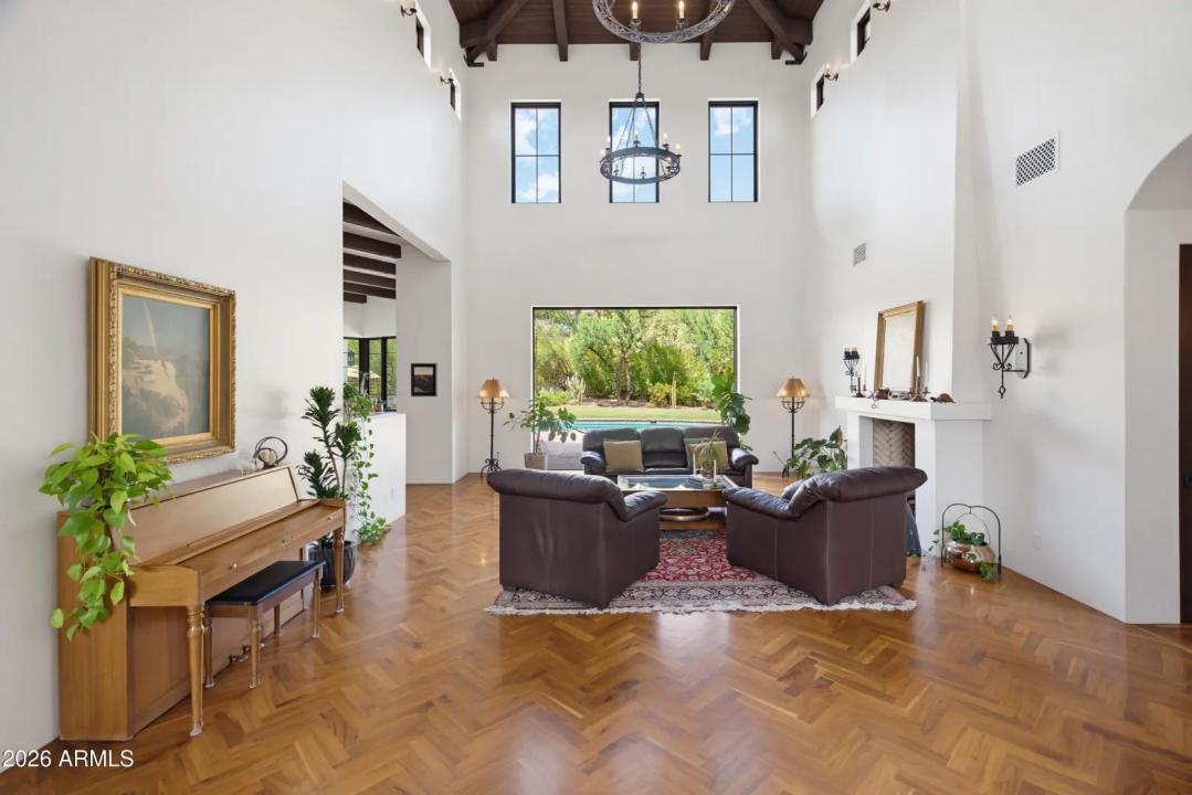 Real Estate Picture 10