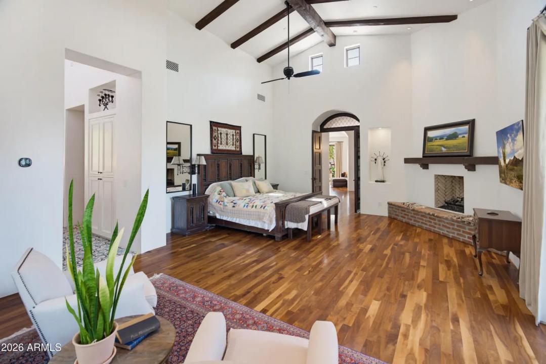 Real Estate Picture 16