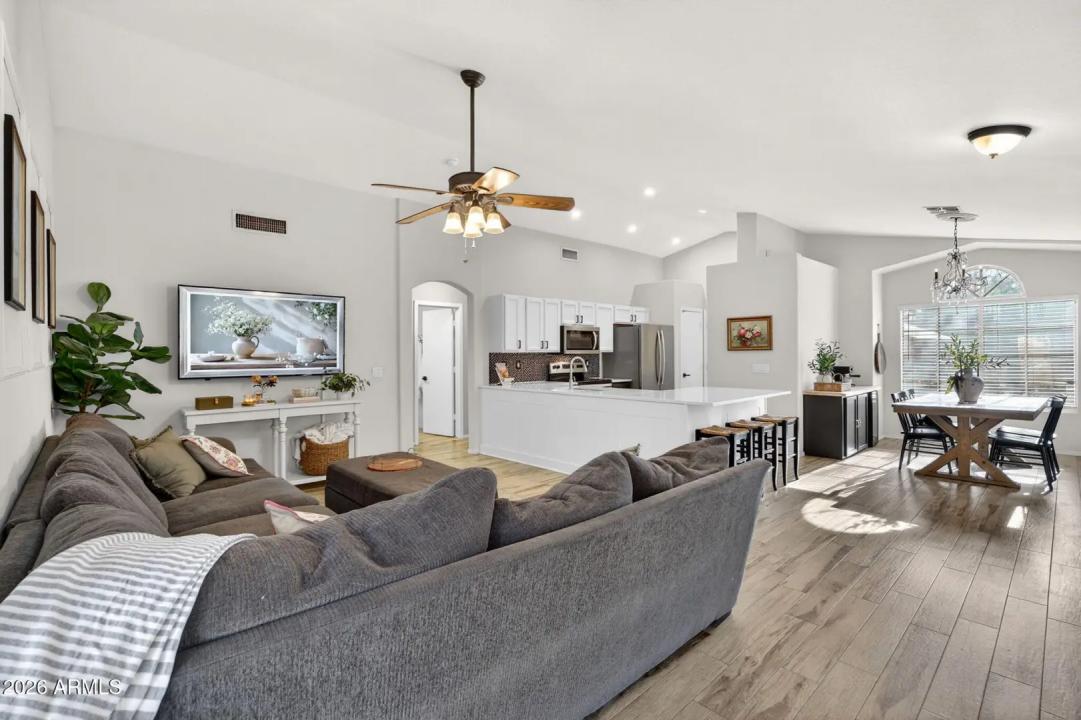 Real Estate Picture 12