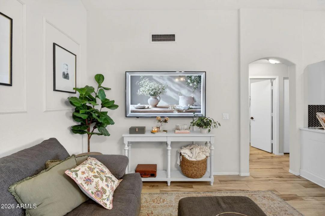 Real Estate Picture 16