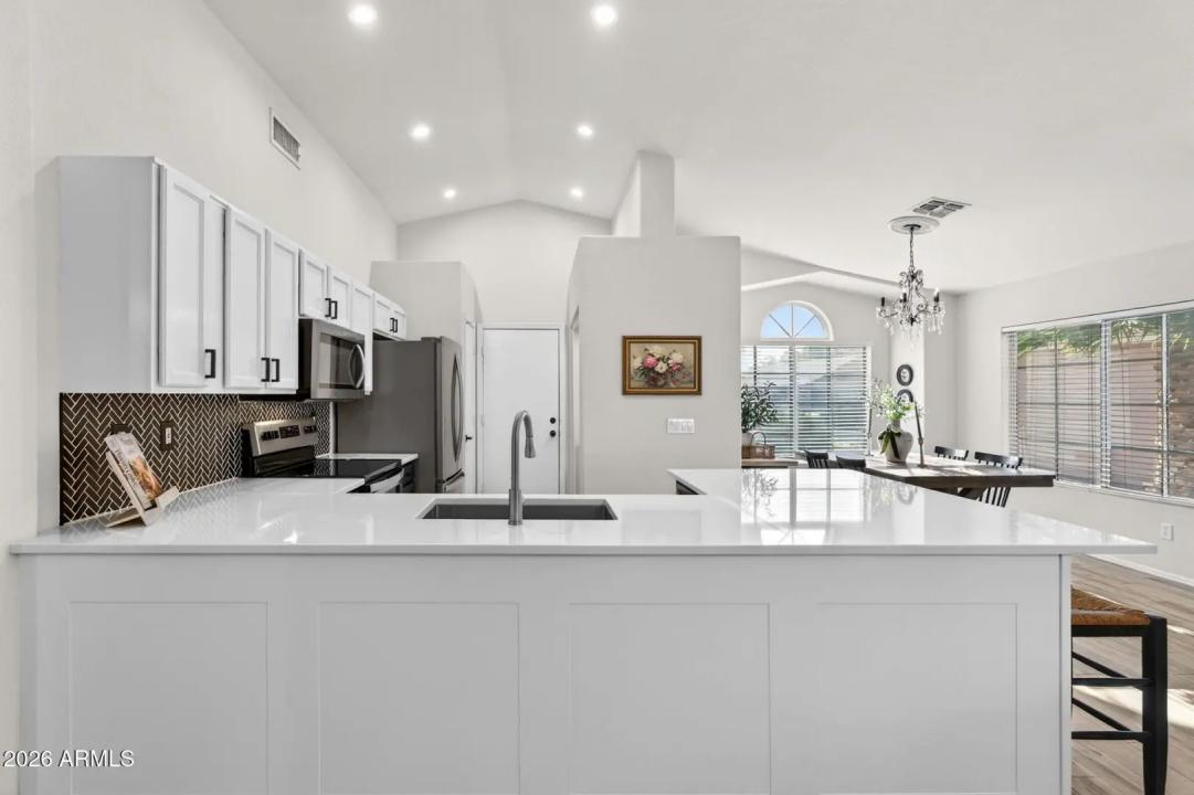 Real Estate Picture 6