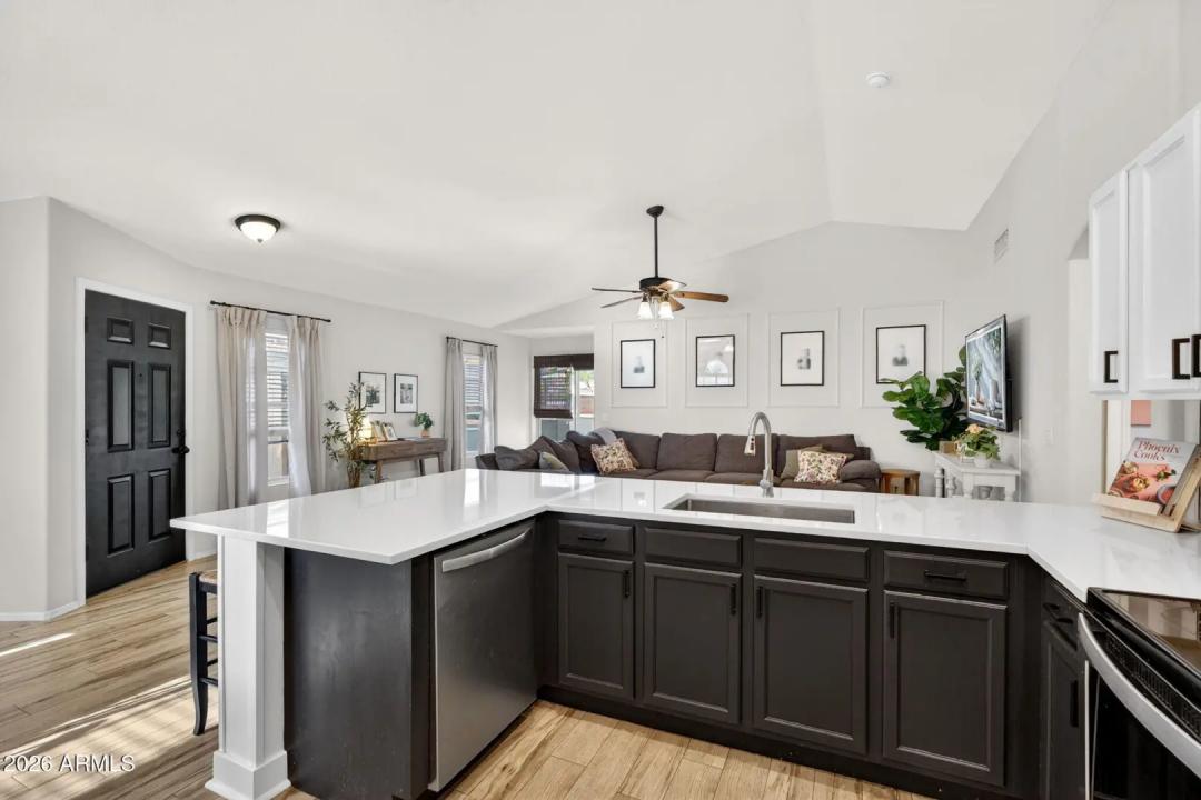 Real Estate Picture 11