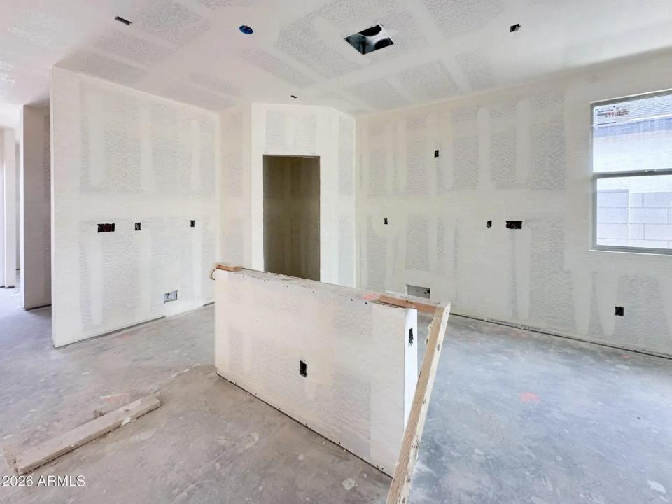 Real Estate Picture 3