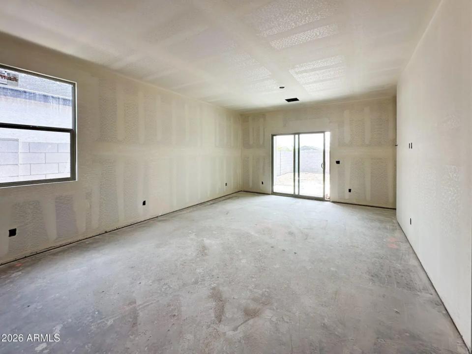 Real Estate Picture 4