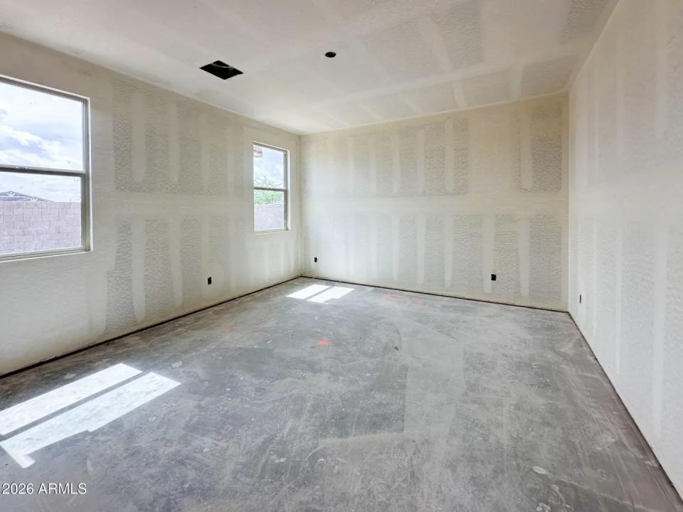 Real Estate Picture 6