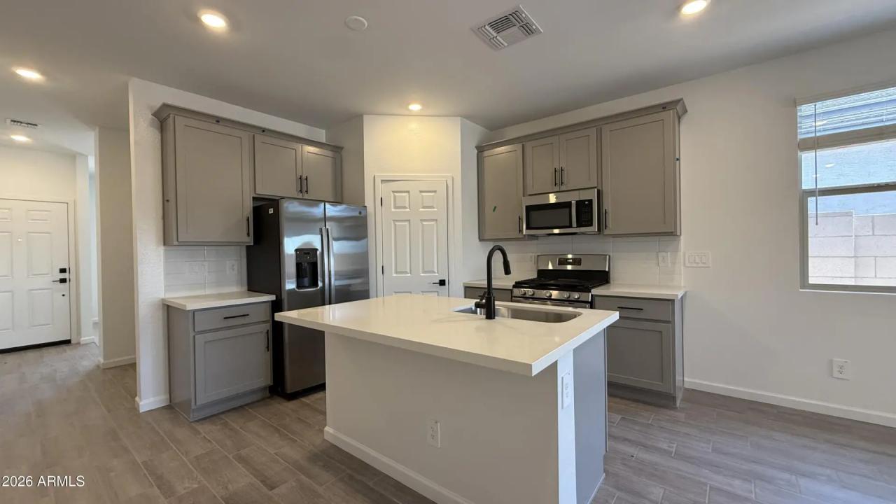 Real Estate Picture 3