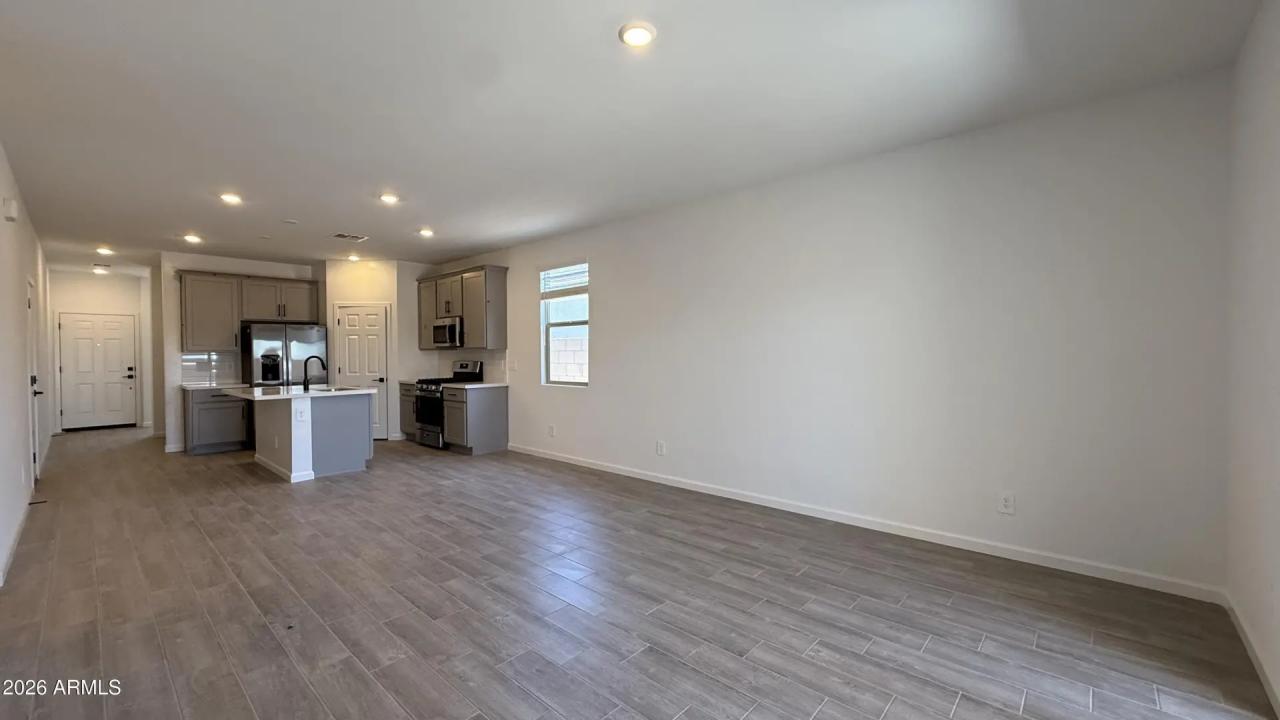 Real Estate Picture 4