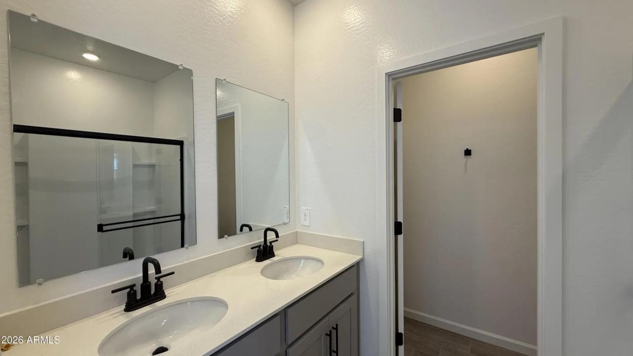 Real Estate Picture 7