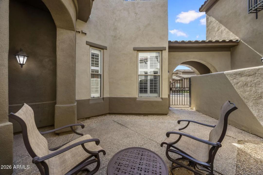 Real Estate Picture 4