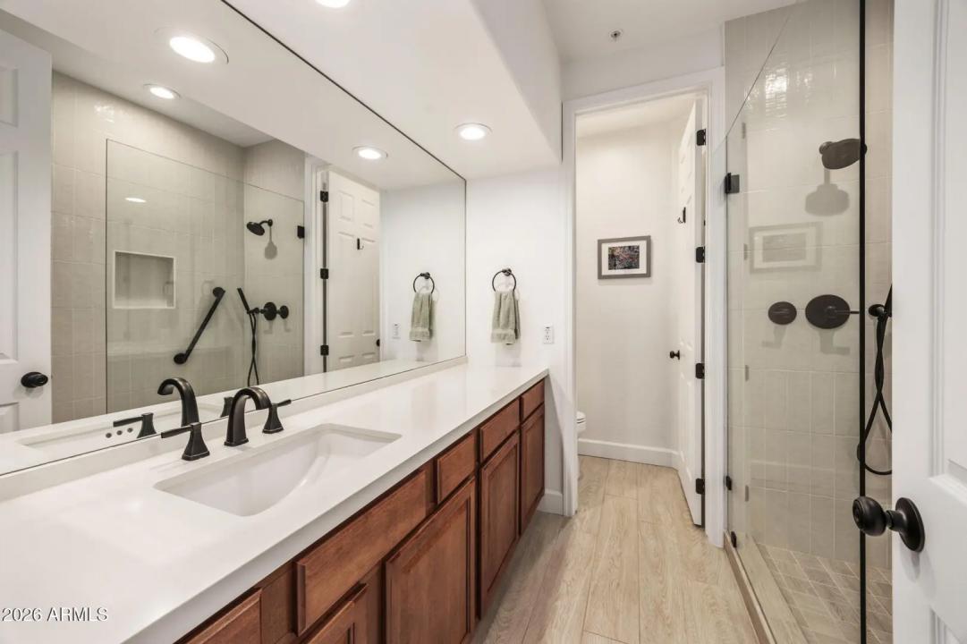 Real Estate Picture 24