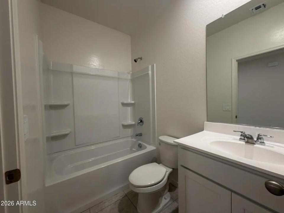 Real Estate Picture 3