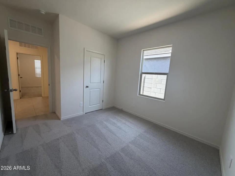 Real Estate Picture 4