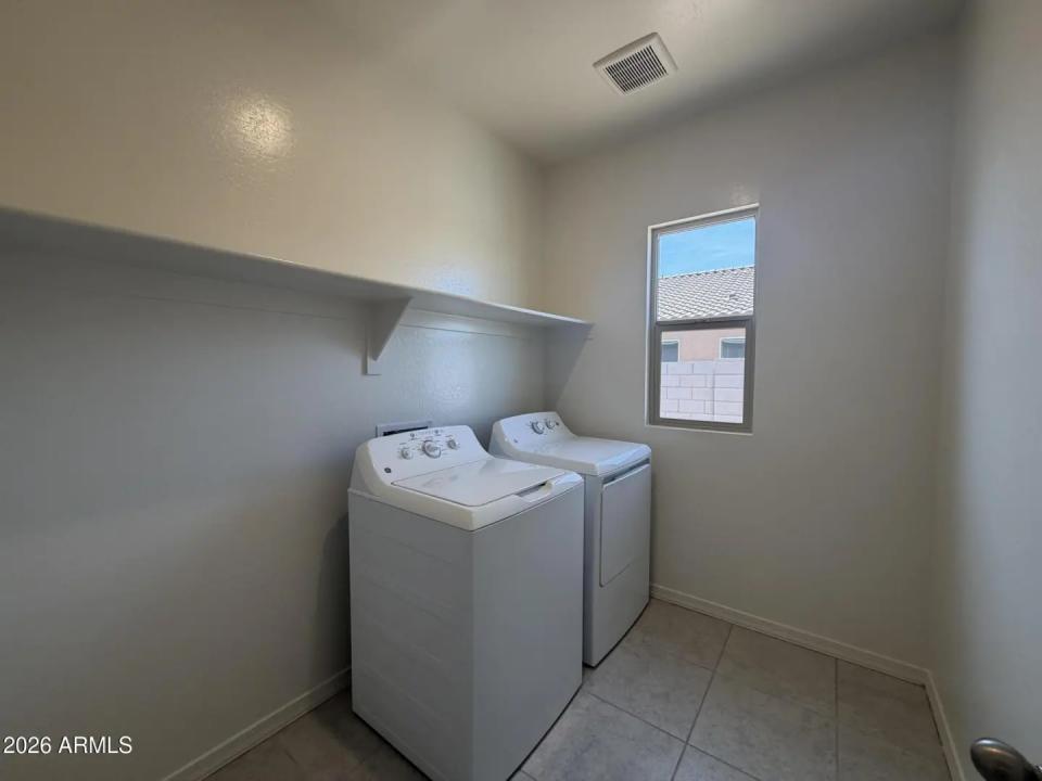 Real Estate Picture 5