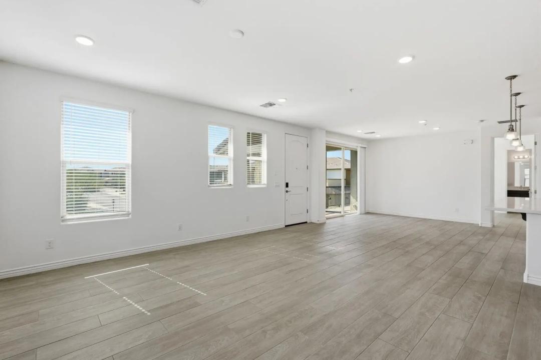 Real Estate Picture 3