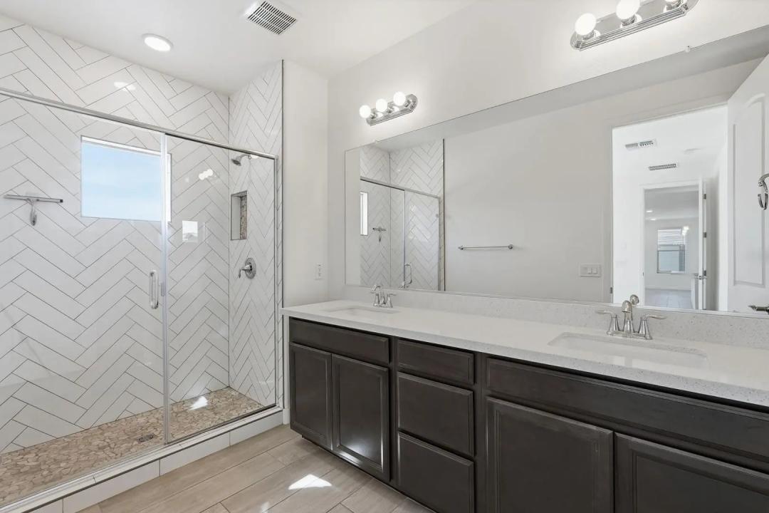 Real Estate Picture 6