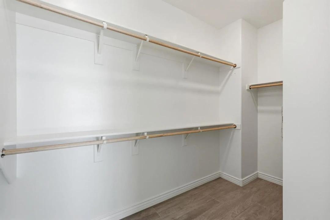 Real Estate Picture 7