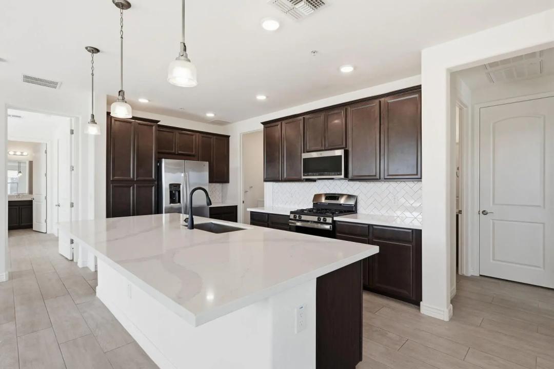 Real Estate Picture 8