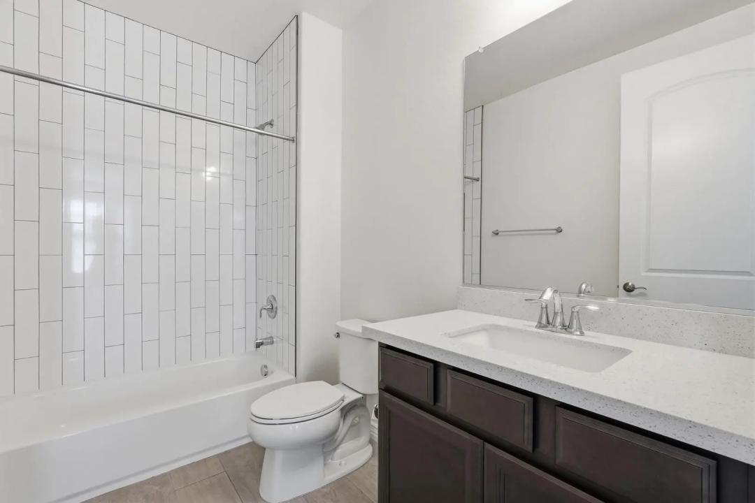 Real Estate Picture 11